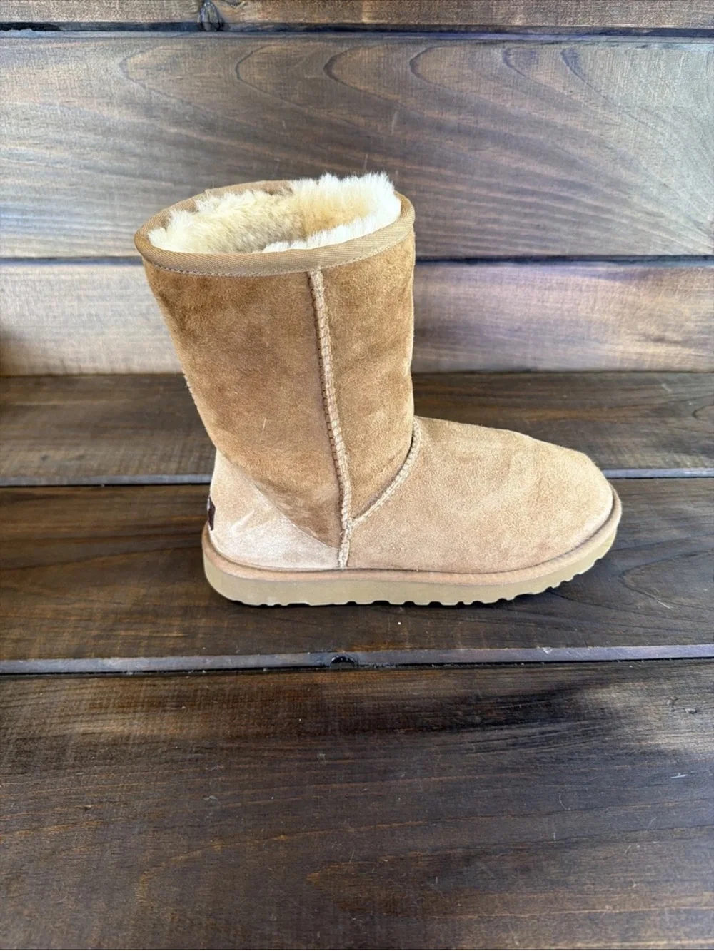 UGG Classic Short Chestnut Brown Suede Sheepskin Lined Boots Women Sz 8 Shearlin